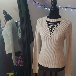 Knit sweater with chest accent